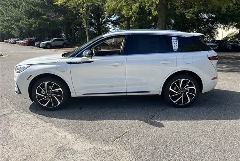 2024 Lincoln Corsair Grand Touring photo 1