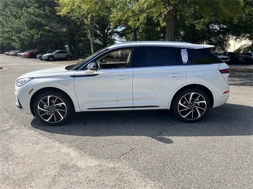 2024 Lincoln Corsair Grand Touring photo 1