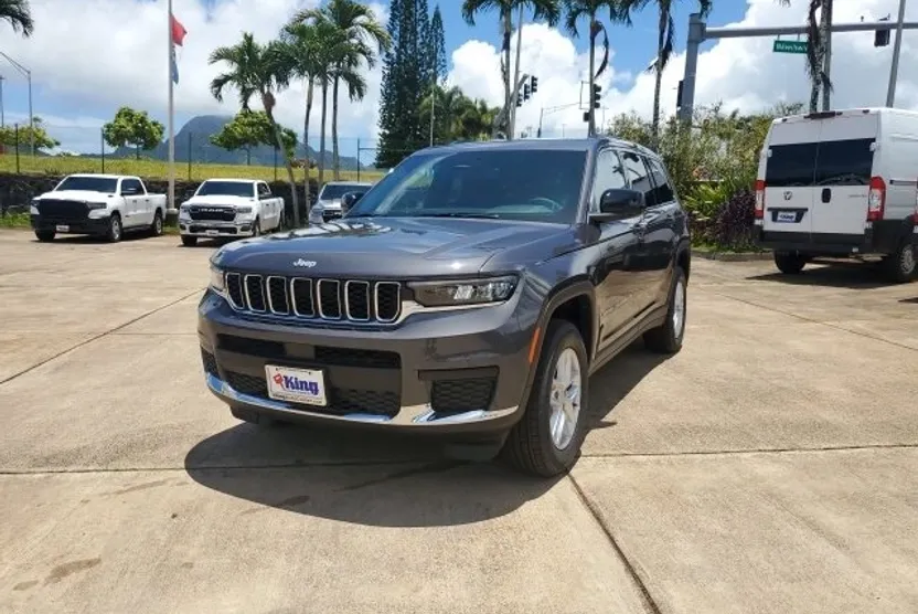 2025 Jeep Grand Cherokee Laredo photo 1