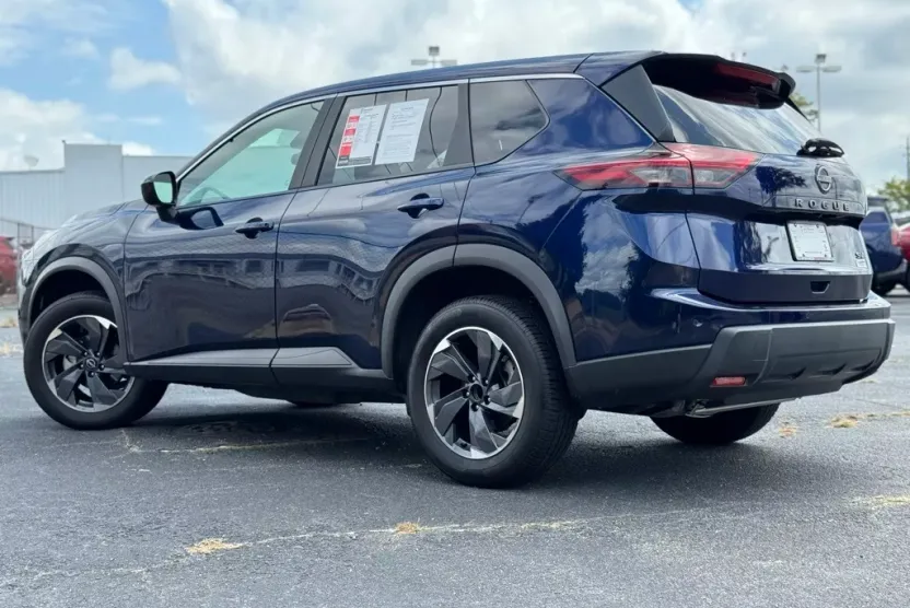 2024 Nissan Rogue SV photo 1