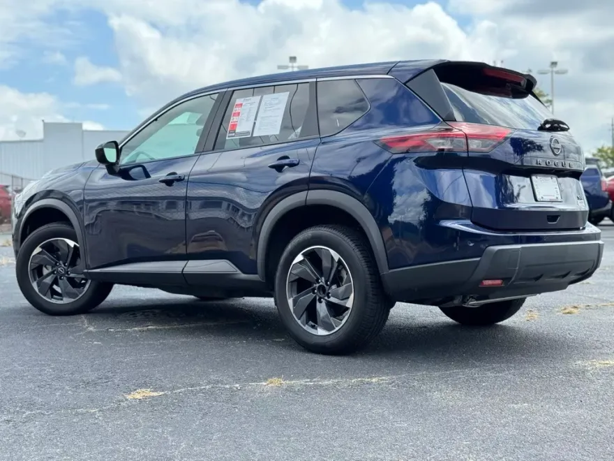 2024 Nissan Rogue SV photo 1