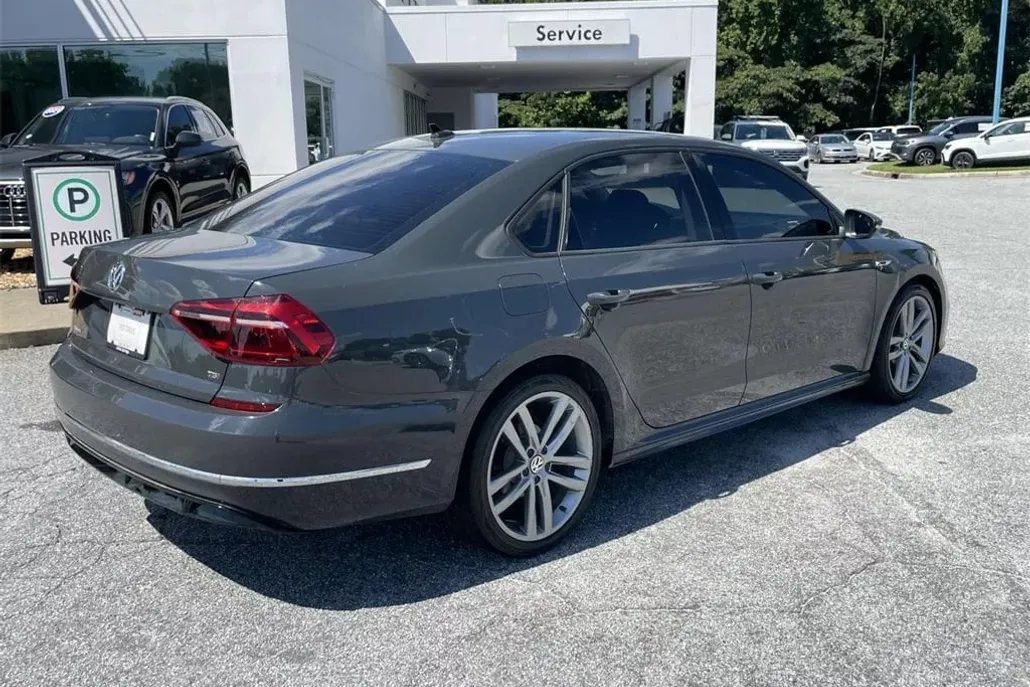 2018 Volkswagen Passat 2.0T S photo 1