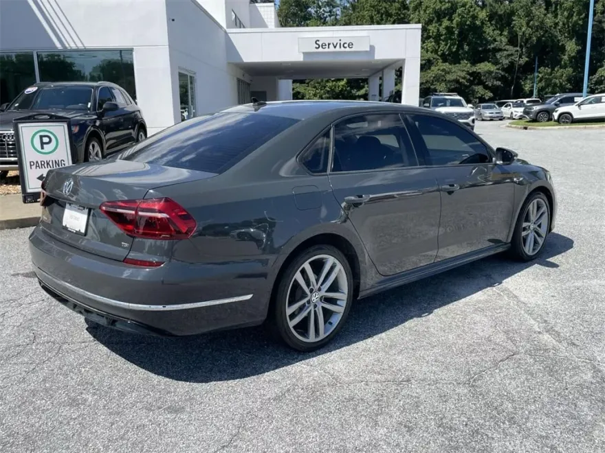 2018 Volkswagen Passat 2.0T S photo 1