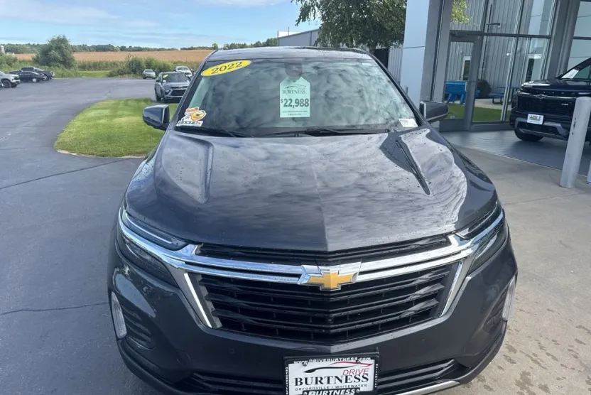 2022 Chevrolet Equinox LT photo 1