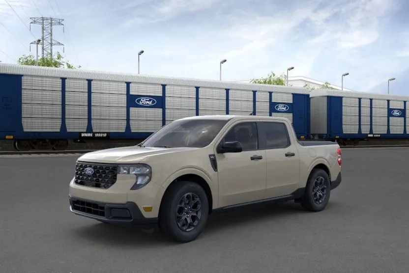 2025 Ford Maverick XLT photo 1