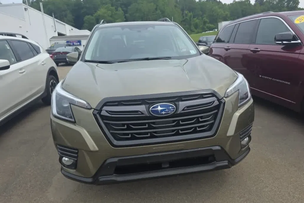 2023 Subaru Forester Limited photo 1