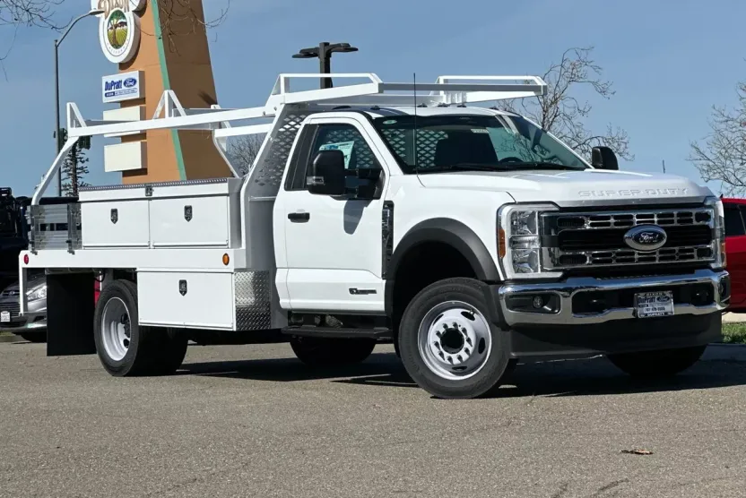 2024 Ford F-550 photo 1