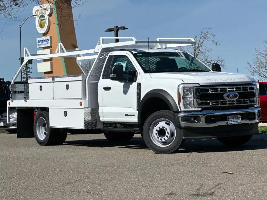 2024 Ford F-550 photo 1