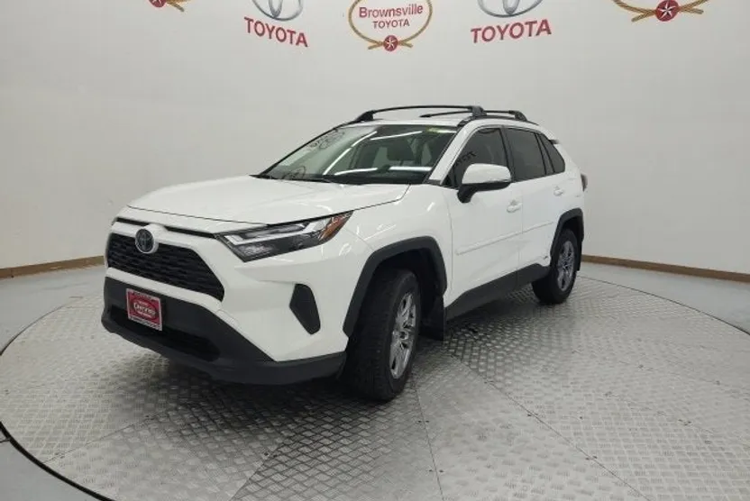 2024 Toyota RAV4 Hybrid XLE photo 1