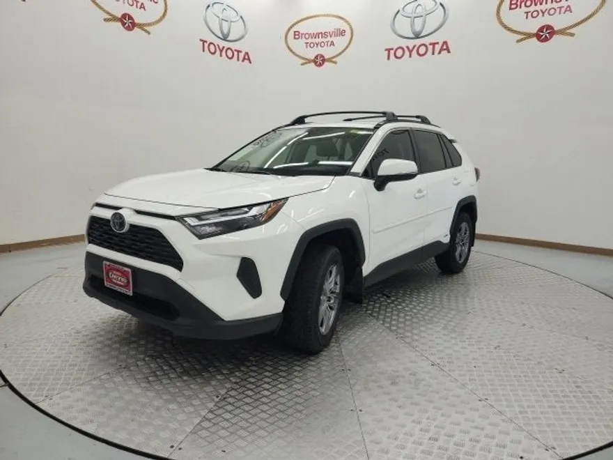 2024 Toyota RAV4 Hybrid XLE photo 1