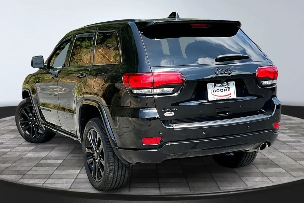 2022 Jeep Cherokee Laredo X photo 1