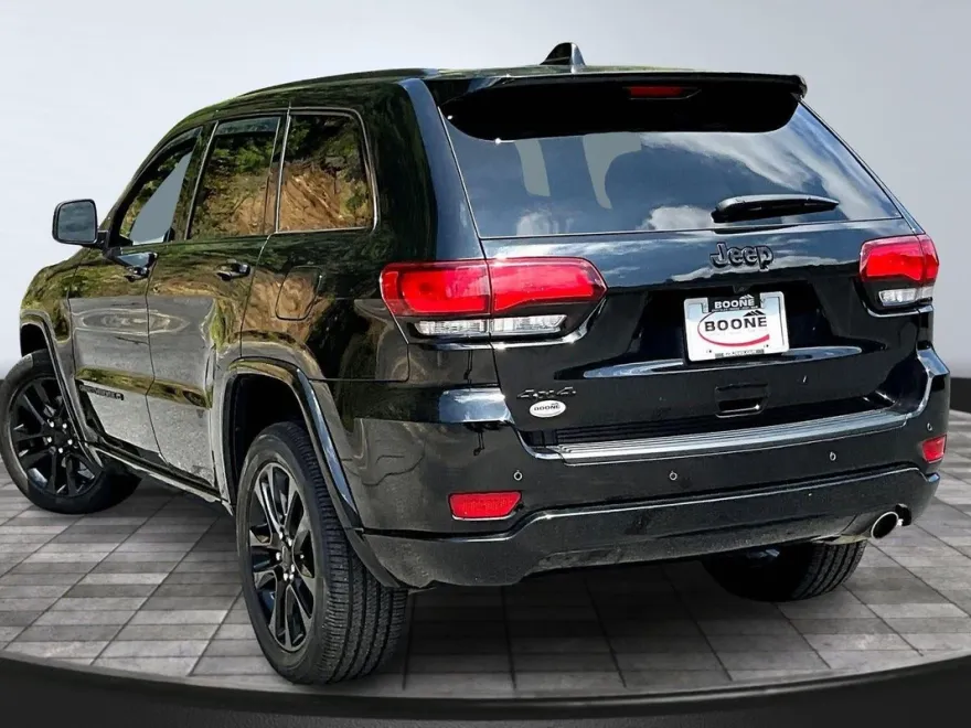 2022 Jeep Cherokee Laredo X photo 1