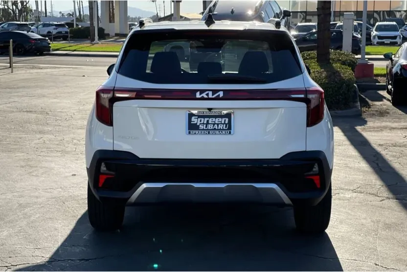2025 Kia Seltos S photo 1