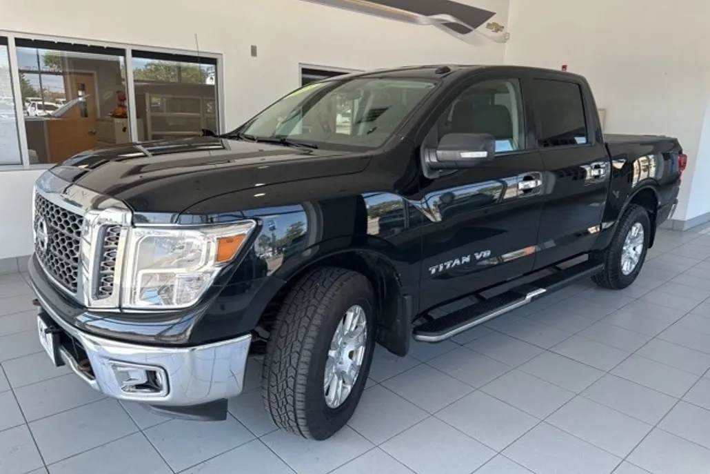 2018 Nissan Titan SV photo 1