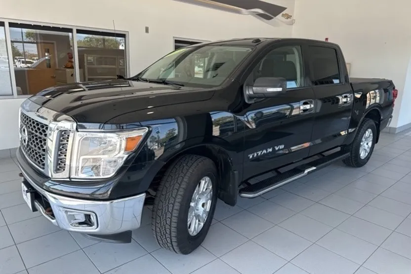 2018 Nissan Titan SV photo 1