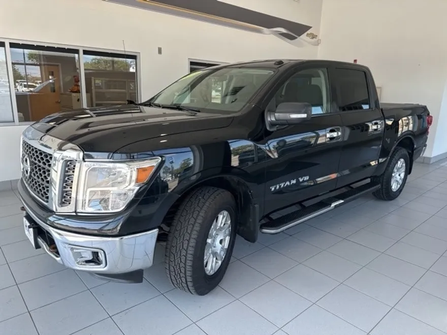 2018 Nissan Titan SV photo 1