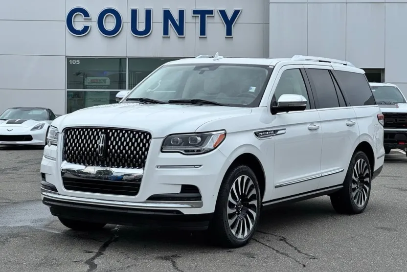 2022 Lincoln Navigator Black Label photo 1