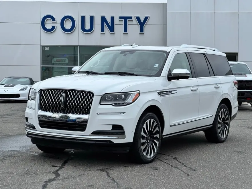 2022 Lincoln Navigator Black Label photo 1