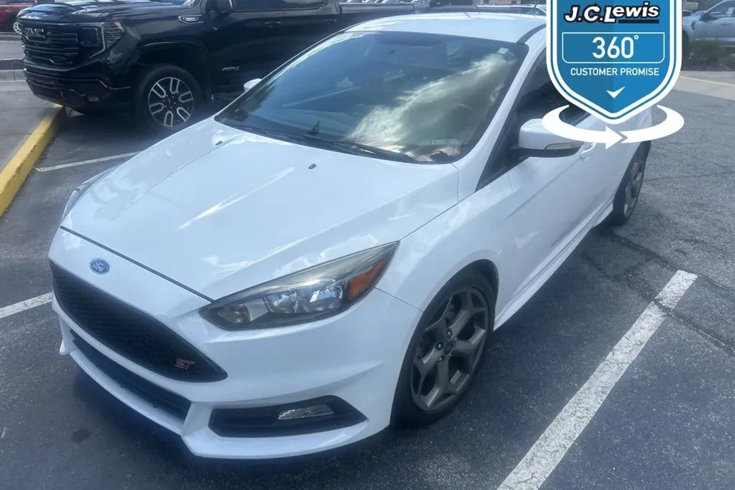 2018 Ford Focus ST photo 1