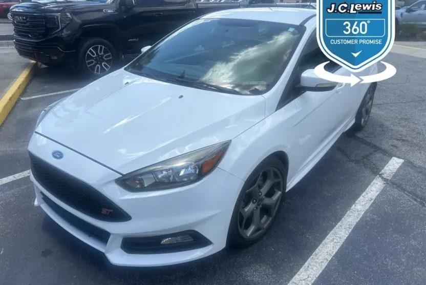 2018 Ford Focus ST photo 1