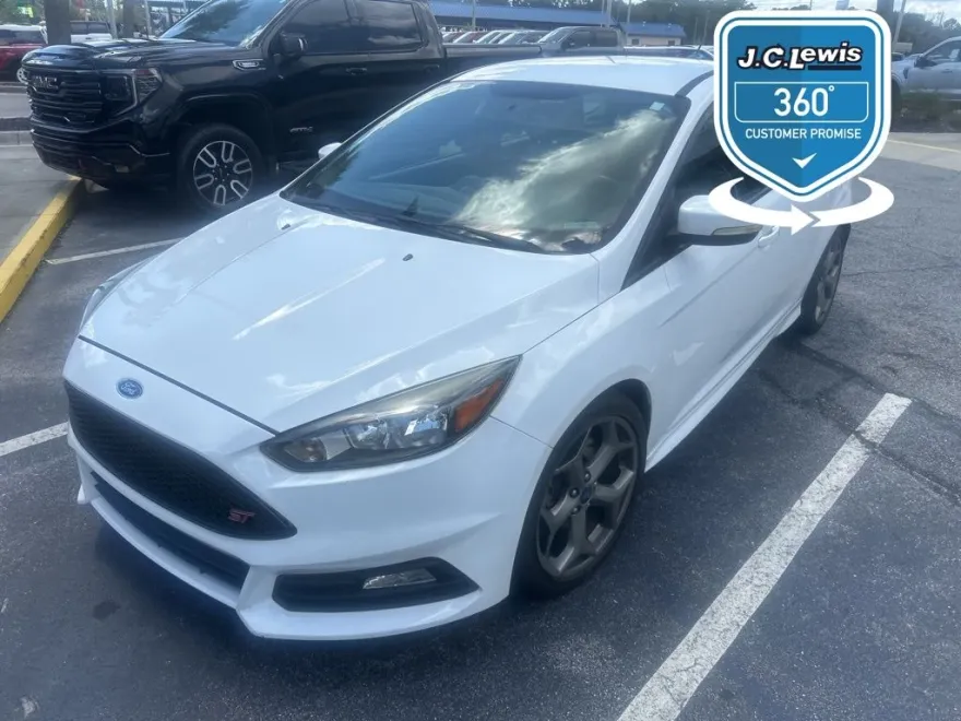 2018 Ford Focus ST photo 1