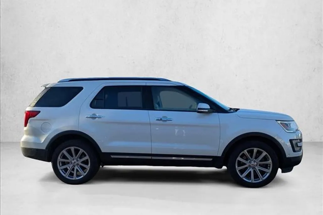 2017 Ford Explorer Limited photo 1