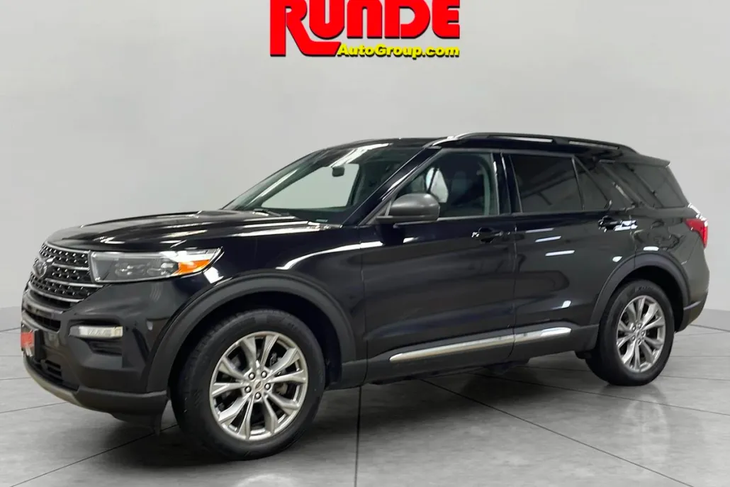 2023 Ford Explorer XLT photo 1