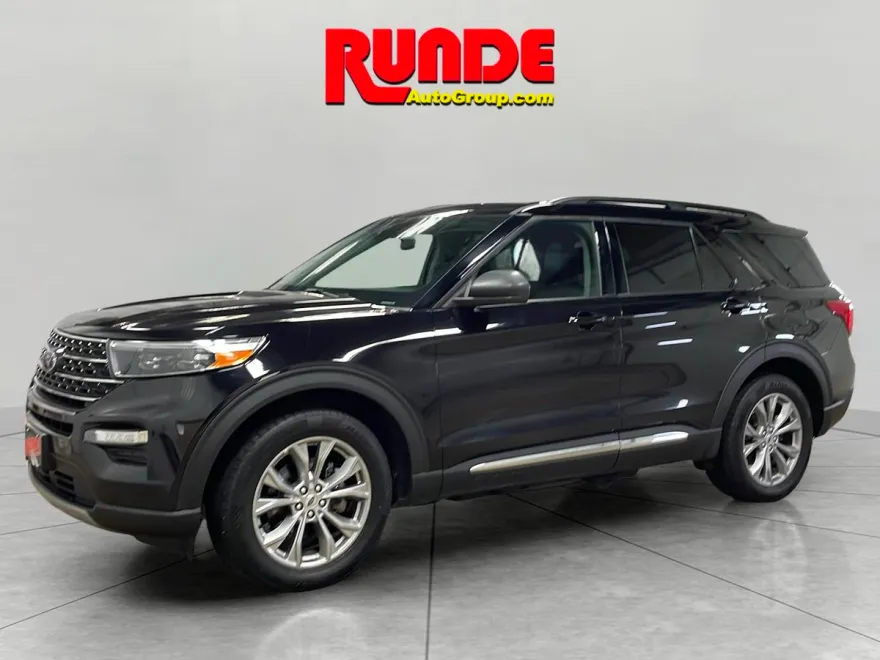 2023 Ford Explorer XLT photo 1