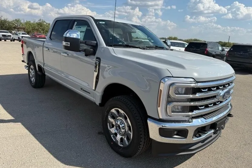 2026 Ford F-250 Lariat photo 1
