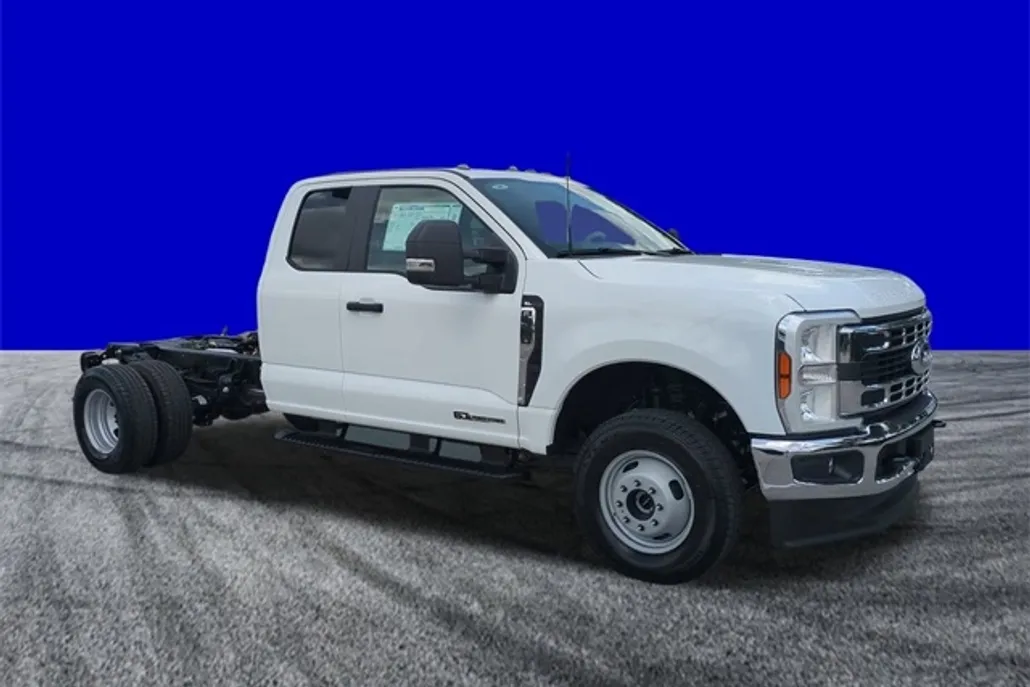 2025 Ford F-350 XL photo 1