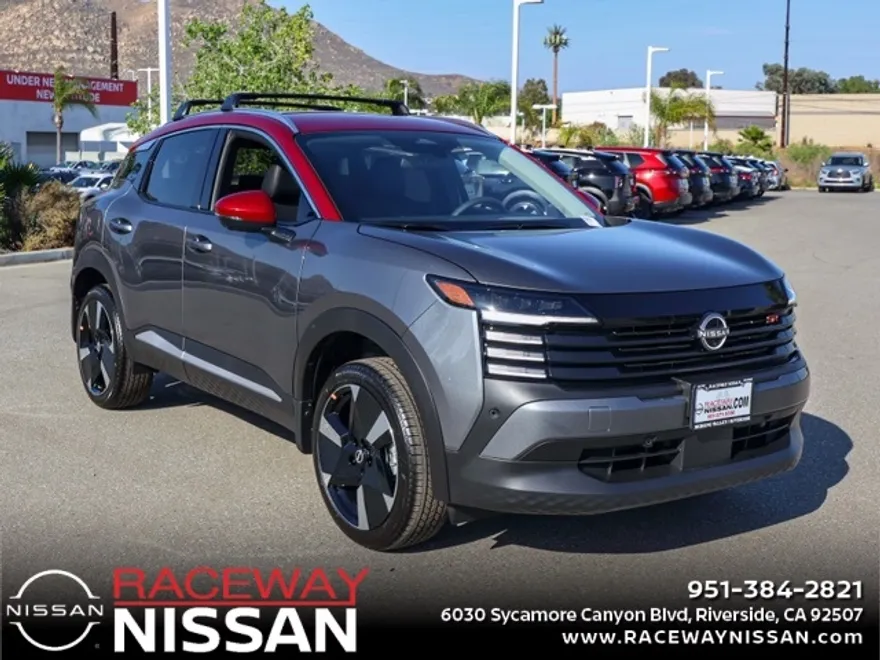 2025 Nissan Kicks SR photo 1