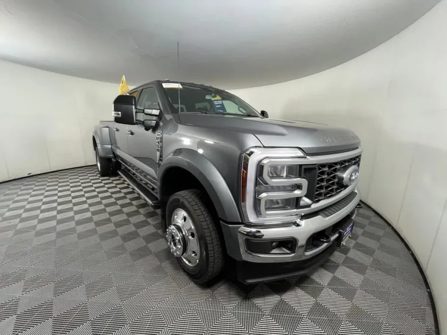 2025 Ford F-450 Lariat photo 1
