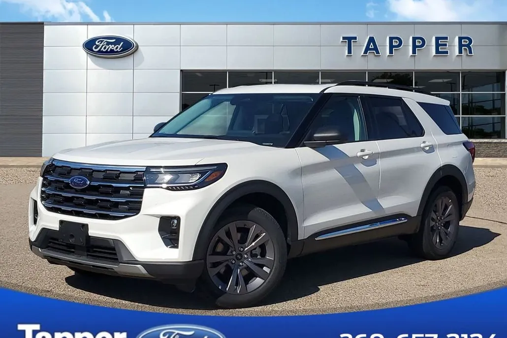 2025 Ford Explorer photo 1