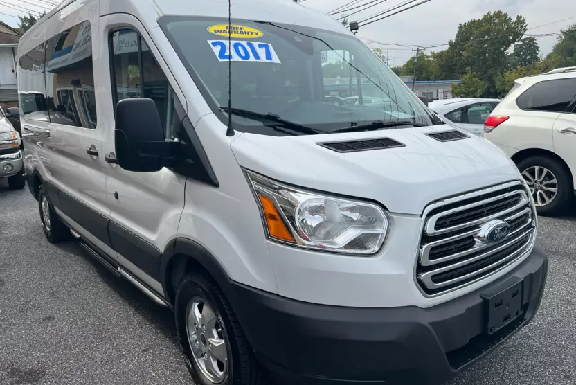 2017 Ford Transit XLT photo 1