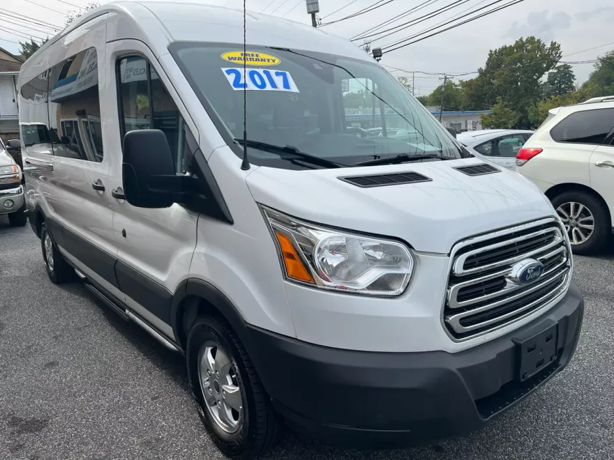 2017 Ford Transit XLT photo 1