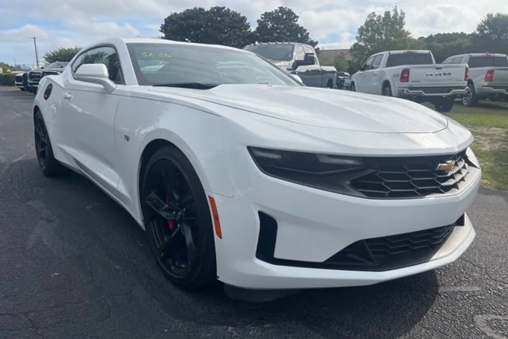 2022 Chevrolet Camaro 1LT photo 1