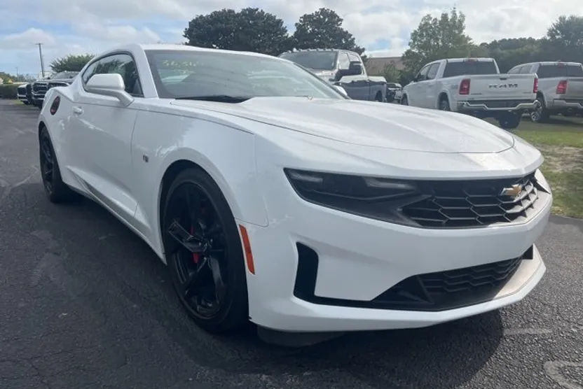2022 Chevrolet Camaro 1LT photo 1