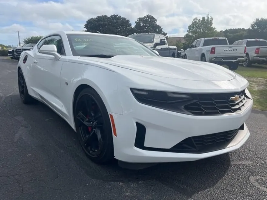2022 Chevrolet Camaro 1LT photo 1