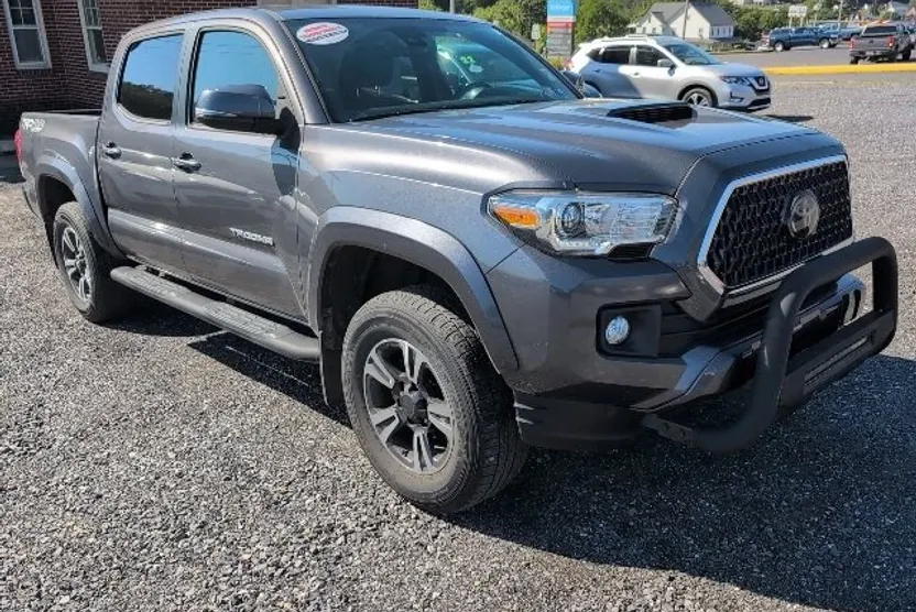 2019 Toyota Tacoma TRD Sport photo 1