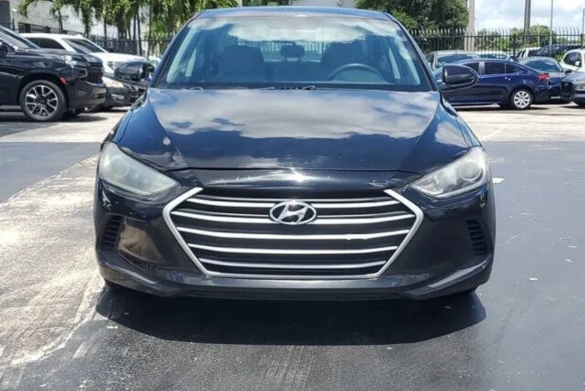 2017 Hyundai Elantra SE photo 1