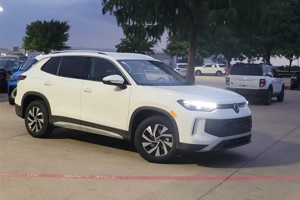 2025 Volkswagen Tiguan S photo 1