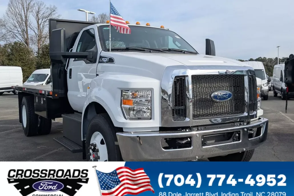 2025 Ford F-650 SuperCab photo 1