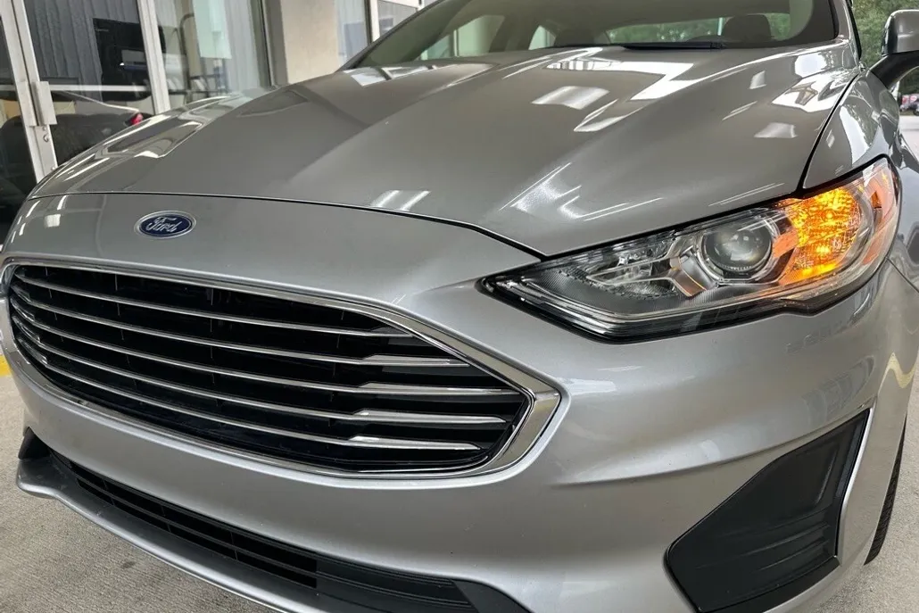 2020 Ford Fusion SE photo 1