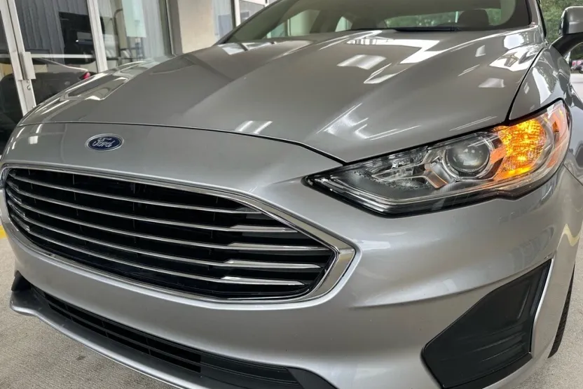 2020 Ford Fusion SE photo 1