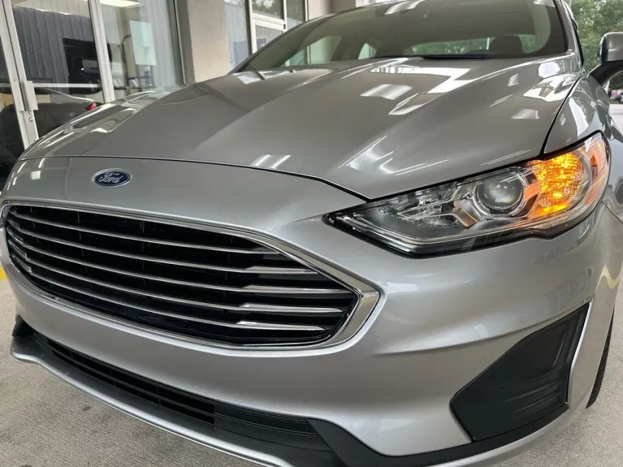2020 Ford Fusion SE photo 1