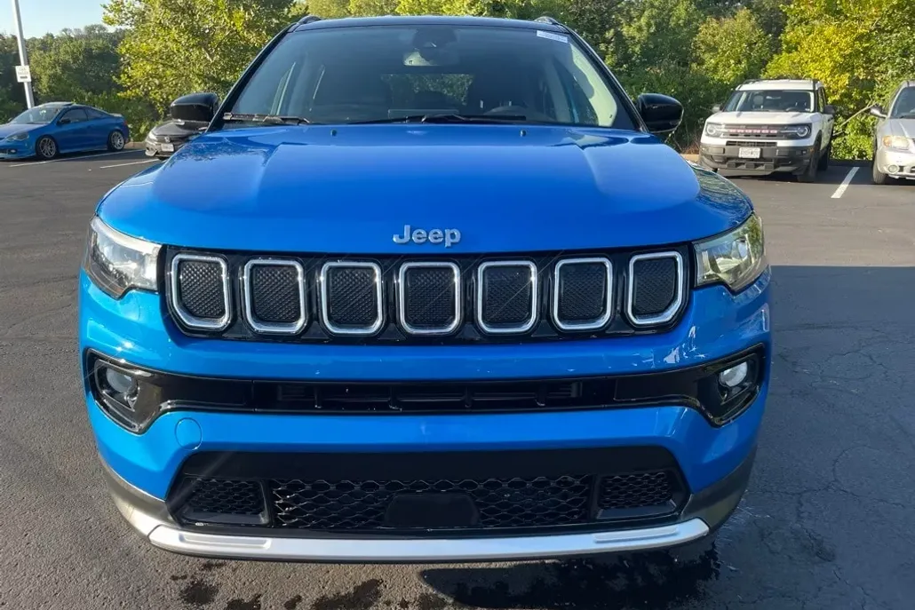 2022 Jeep Compass Limited photo 1