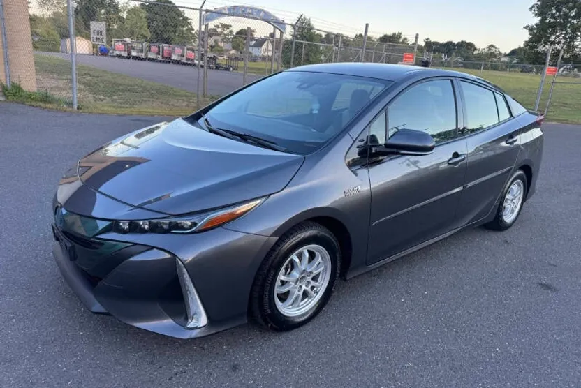 2020 Toyota Prius Prime Limited photo 1