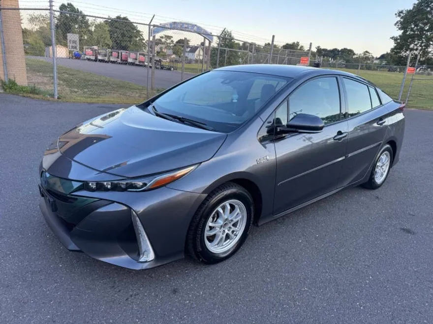 2020 Toyota Prius Prime Limited photo 1