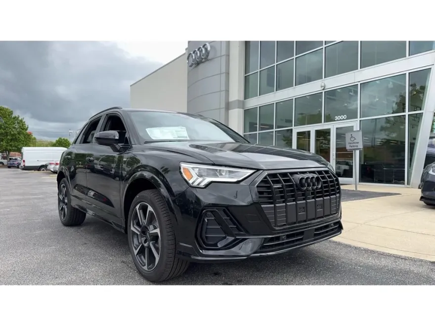 2025 Audi Q3 S line Premium Plus photo 1