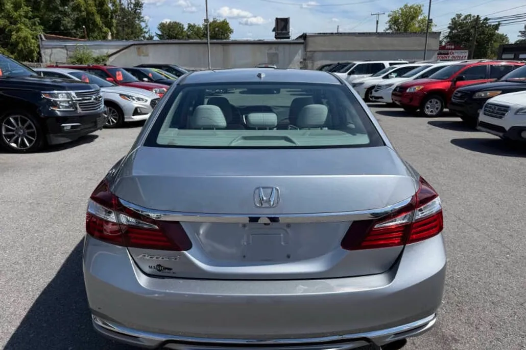 2017 Honda Accord EX photo 1